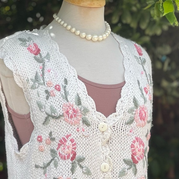 Vintage Bobby Brooks Hand-Knit Floral Grannycore Sweater Vest | Size Medium - Picture 1 of 10